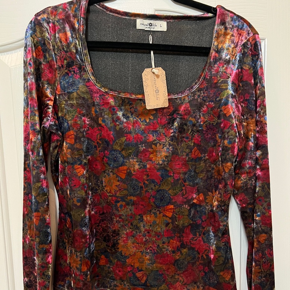 NWT Size Large Natural Life Stretch Velvet Floral Square Neck Long Sleeve Top